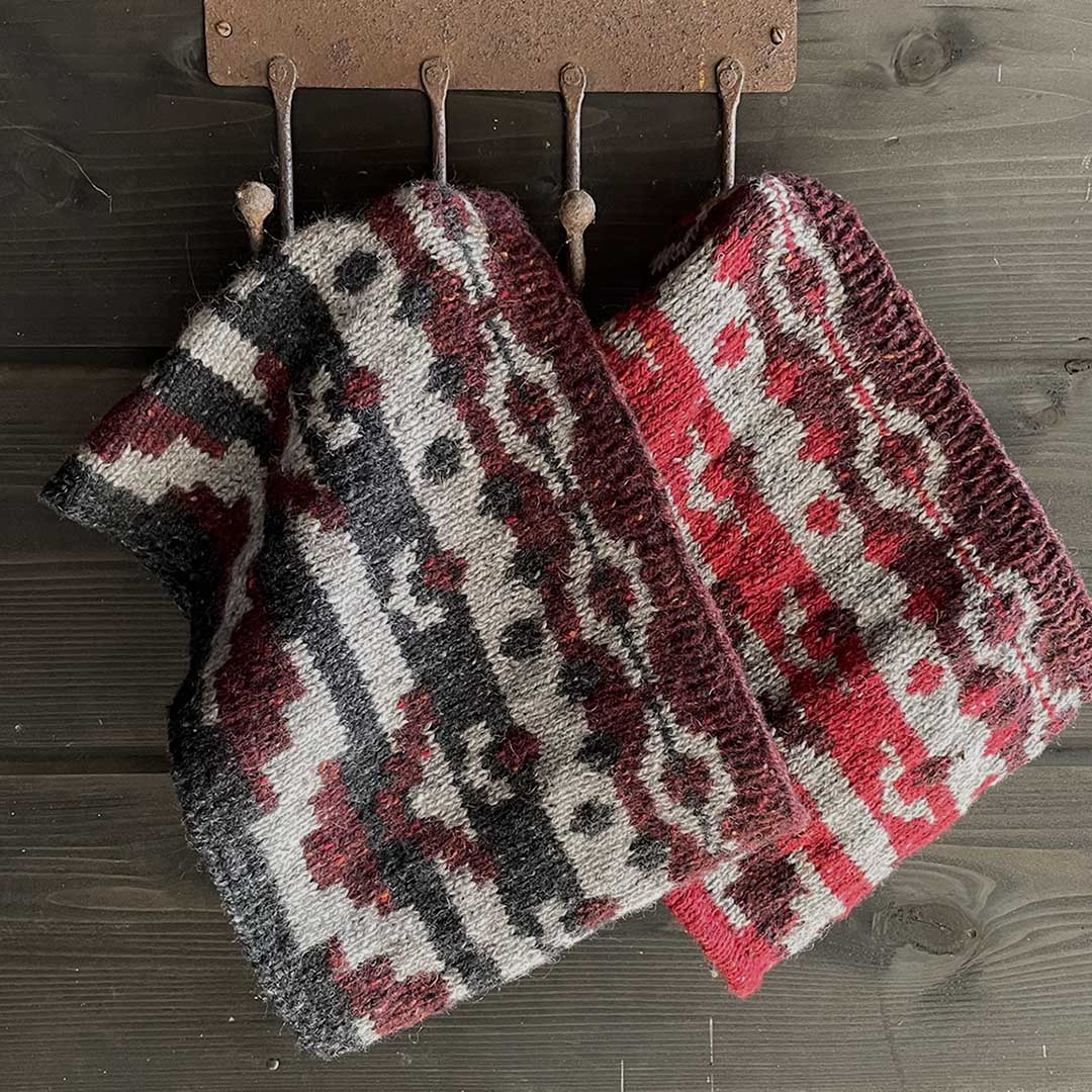 カシミアツイードの編み込みカウル キット – moorit