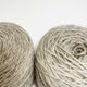 左：Touch yarn 「Possum Merino Silk」右：Wild Earth Yarns「Possum Merino　４PLY」